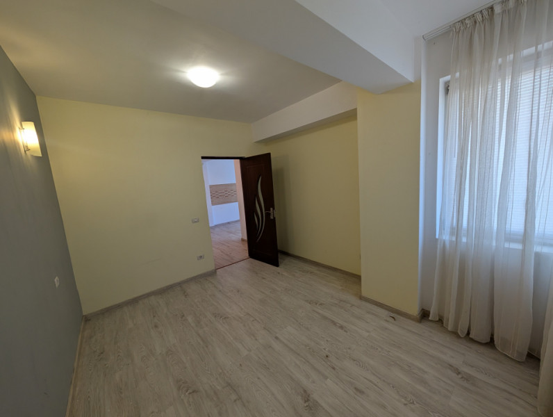 Apartament decomandat Bloc NOU