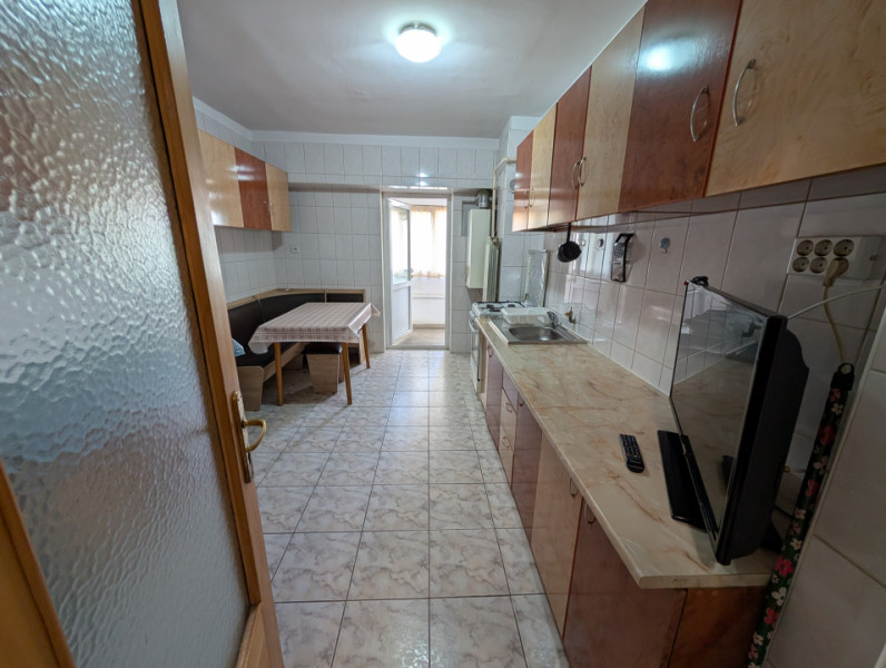 Apartament decomandat Banca Națională etaj 1, bloc 1992