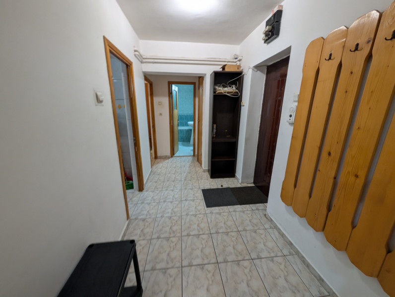 Apartament decomandat Banca Națională etaj 1, bloc 1992