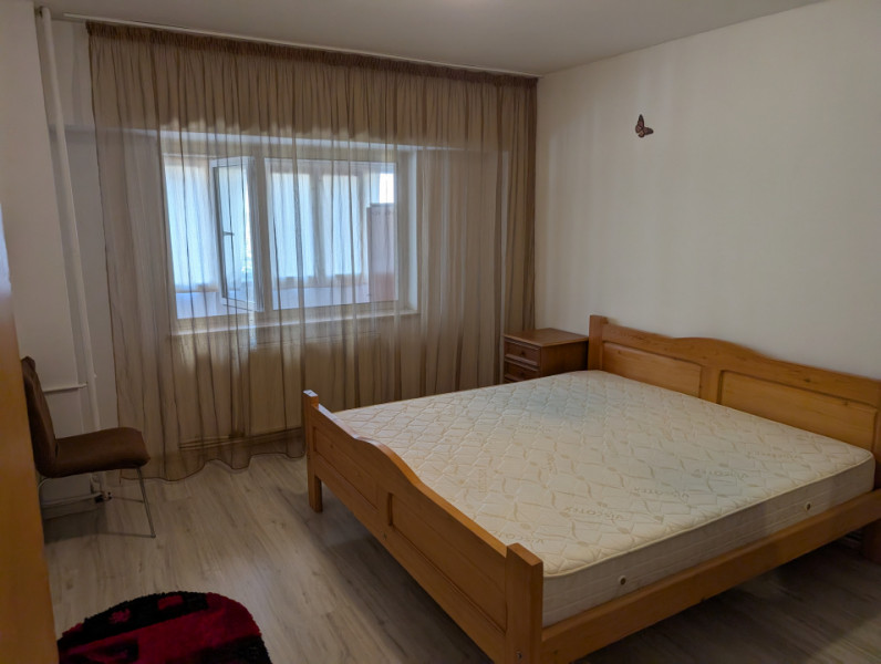 Apartament decomandat Banca Națională etaj 1, bloc 1992