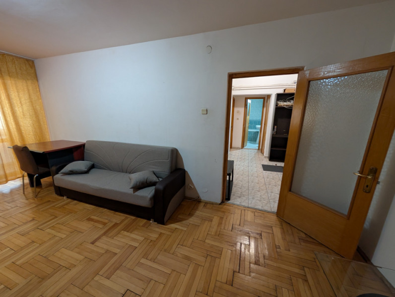 Apartament decomandat Banca Națională etaj 1, bloc 1992