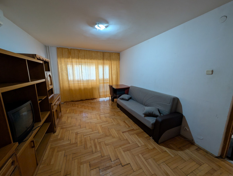 Apartament decomandat Banca Națională etaj 1, bloc 1992