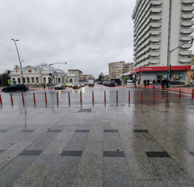 Ultracentral- 2 camere, cu centrală termică, necesită renovare 