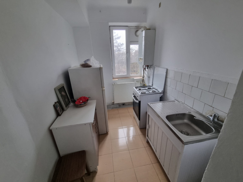 Ultracentral- 2 camere, cu centrală termică, necesită renovare 