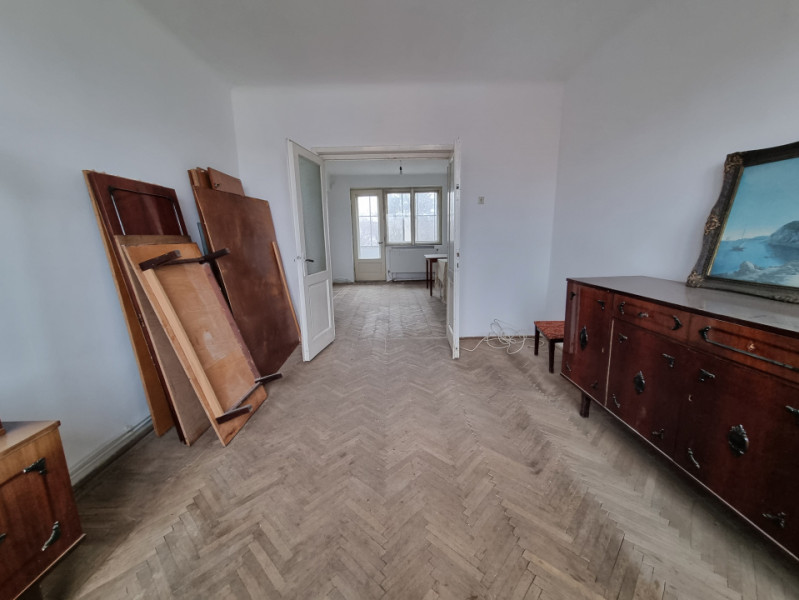 Ultracentral- 2 camere, cu centrală termică, necesită renovare 
