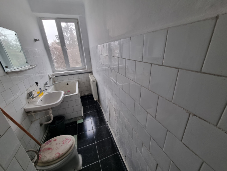 Ultracentral- 2 camere, cu centrală termică, necesită renovare 