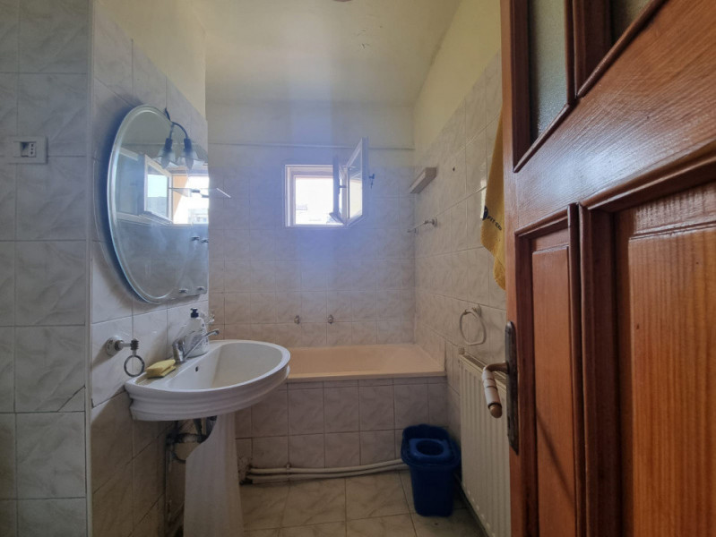 Apartament 3 camere/doua bai/doua balcoane-PIAȚA CENTRALA-bloc 1986