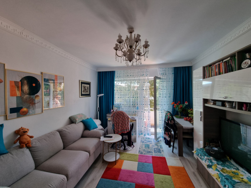 Apartament cu aer boem- 2 camere decomandate- renovat recent- Central