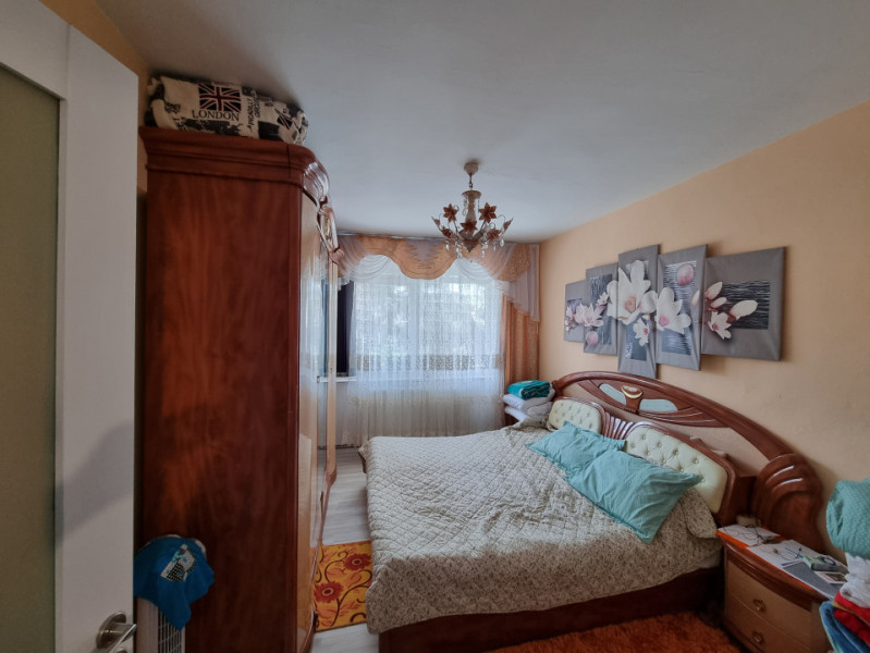 Apartament cu aer boem- 2 camere decomandate- renovat recent- Central