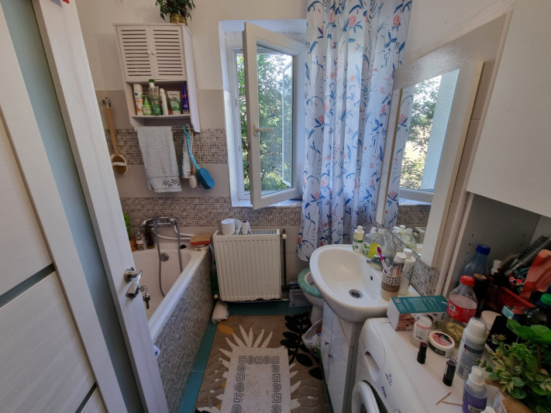 Apartament cu aer boem- 2 camere decomandate- renovat recent- Central