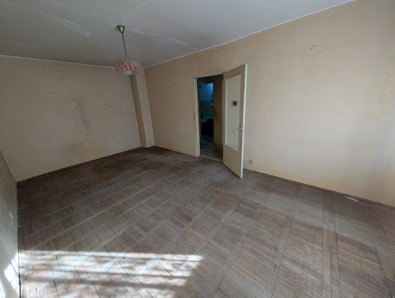 Garsoniera parter vedere la strada Stefan cel Mare 