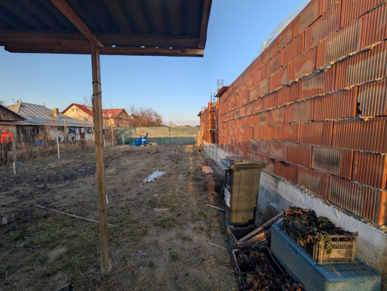 Teren 580m Șerbănești cu casa in construcție 