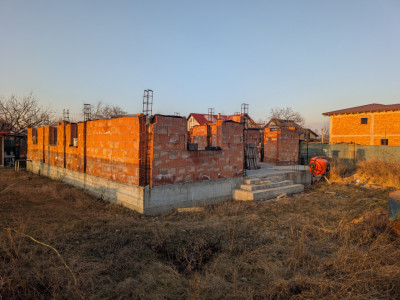 Teren 580m Șerbănești cu casa in construcție 