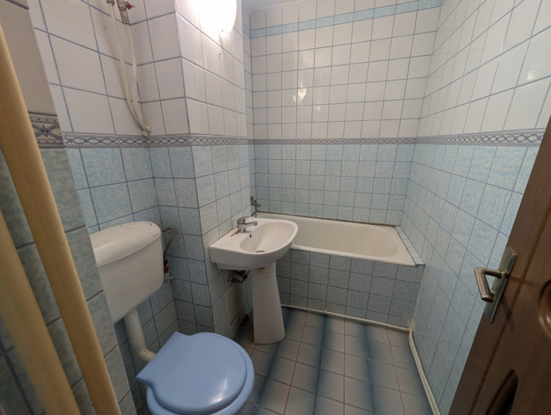 Apartament langa CORA , grădiniță, etaj 2