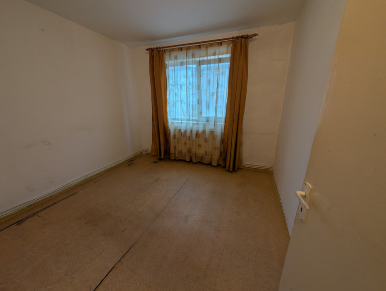 Apartament langa CORA , grădiniță, etaj 2