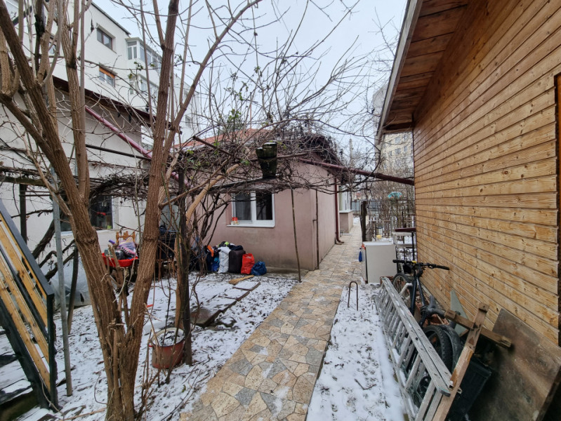 Casă Strada Mioriței- renovată - potrivită pentru birou, educație etc