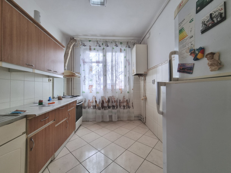 Apartament 2 camere, 47 mp utili, cu îmbunătățiri, liber la vânzare 