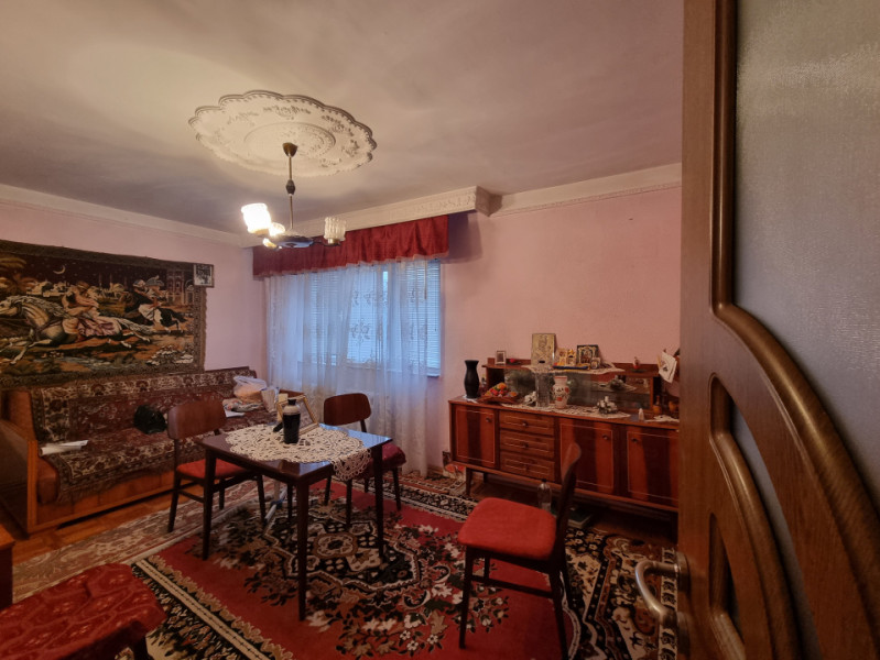 Apartament 3 camere decomandate/două băi/etaj 2/Restaurant Miorița 