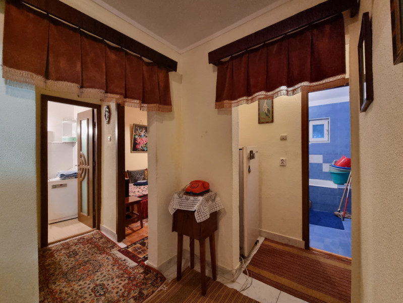 Apartament 3 camere decomandate/două băi/etaj 2/Restaurant Miorița 