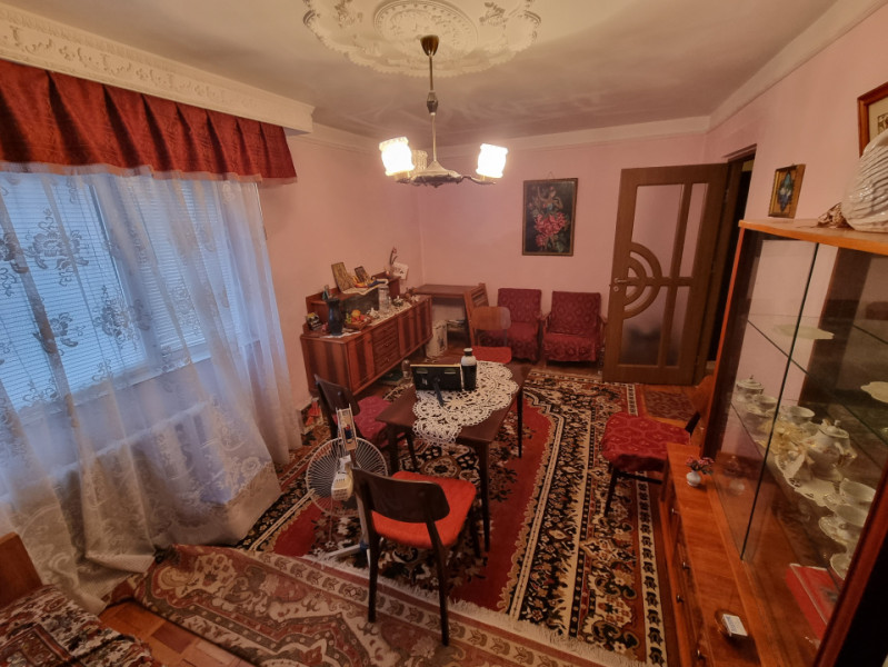 Apartament 3 camere decomandate/două băi/etaj 2/Restaurant Miorița 