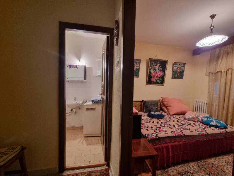 Apartament 3 camere decomandate/două băi/etaj 2/Restaurant Miorița 