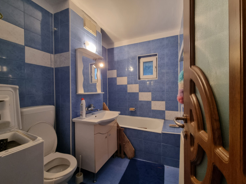 Apartament 3 camere decomandate/două băi/etaj 2/Restaurant Miorița 
