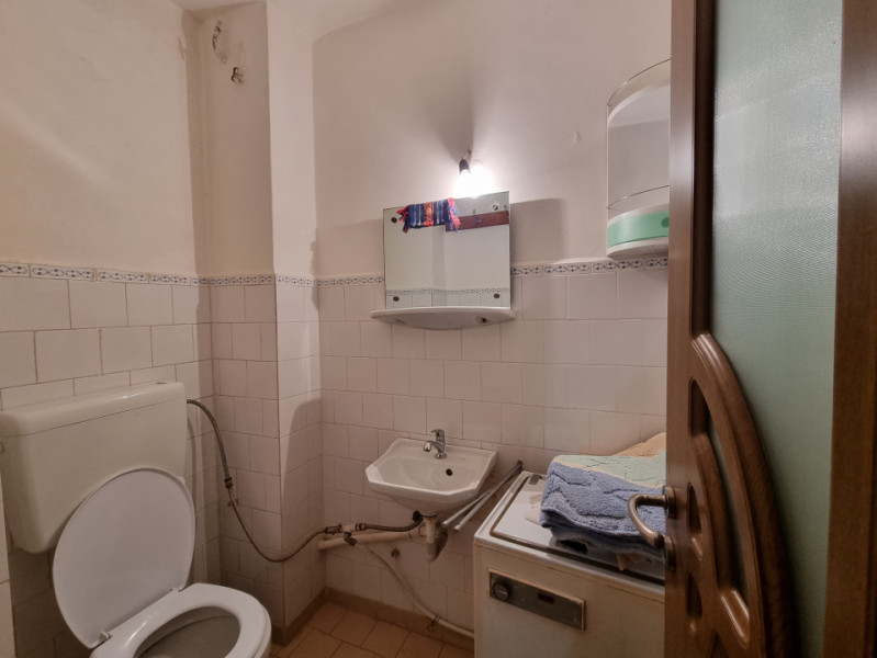 Apartament 3 camere decomandate/două băi/etaj 2/Restaurant Miorița 