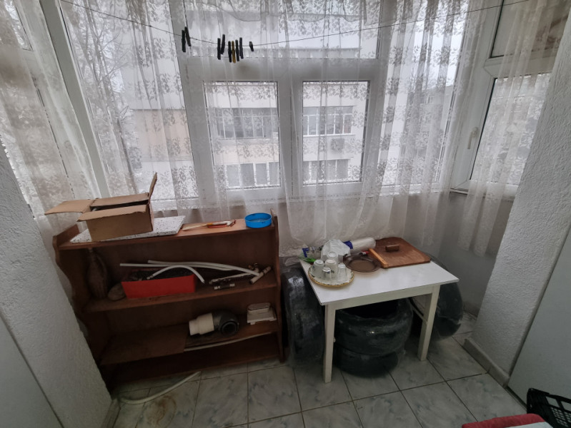 Apartament 3 camere decomandate/două băi/etaj 2/Restaurant Miorița 