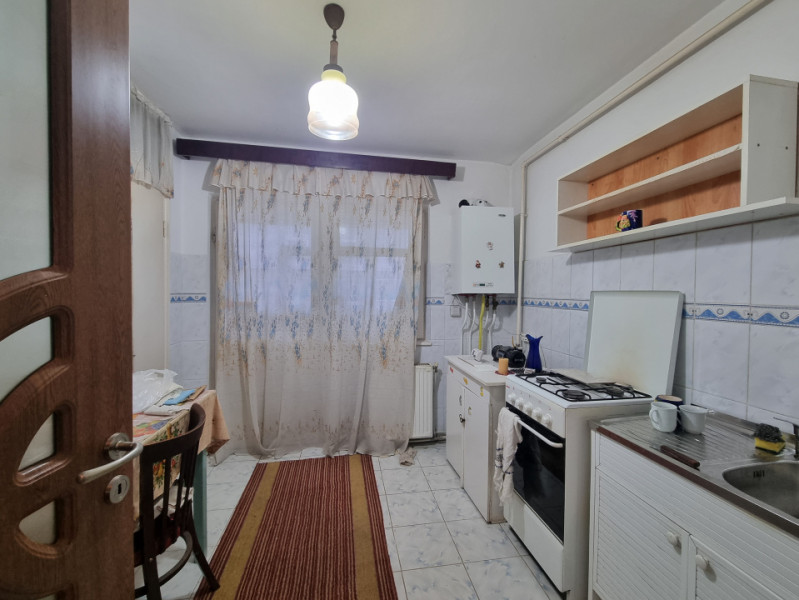 Apartament 3 camere decomandate/două băi/etaj 2/Restaurant Miorița 