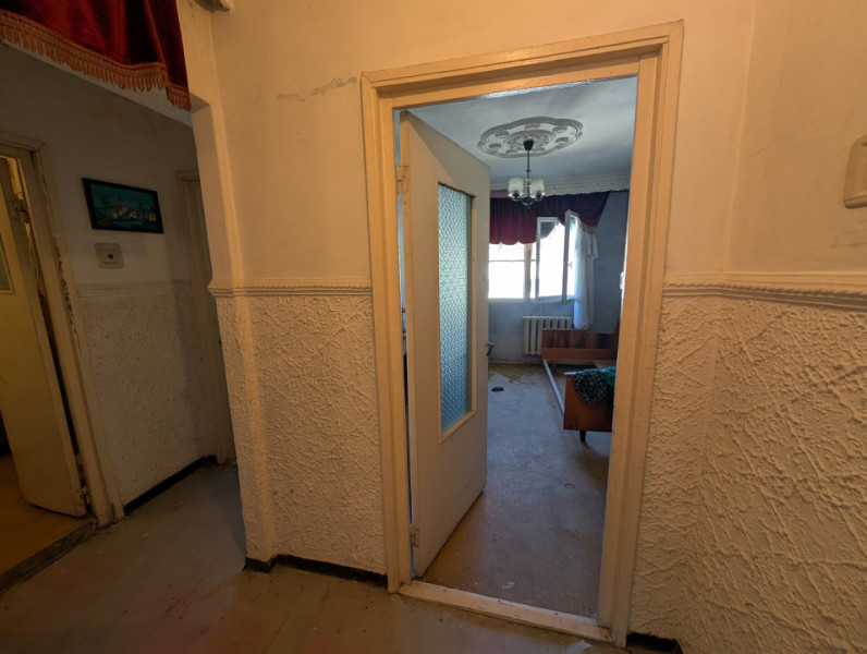 Decomandat, 3 camere - spatios