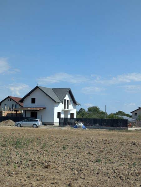 Casa noua Lilieci P+1, încălzire pardoseală , finisaje premium 