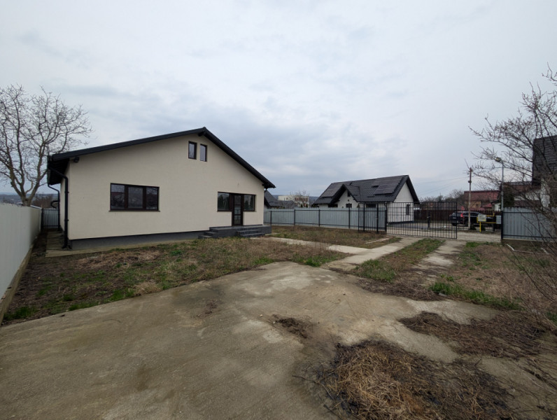 Casa finalizată Liliecii - Scoala - Parc Dendrologic 