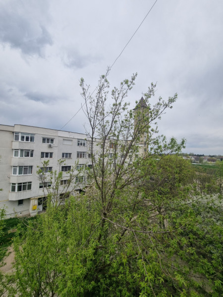 Podul cu Lanțuri- Zona Nord- 2 camere decomandate- etaj intermediar 