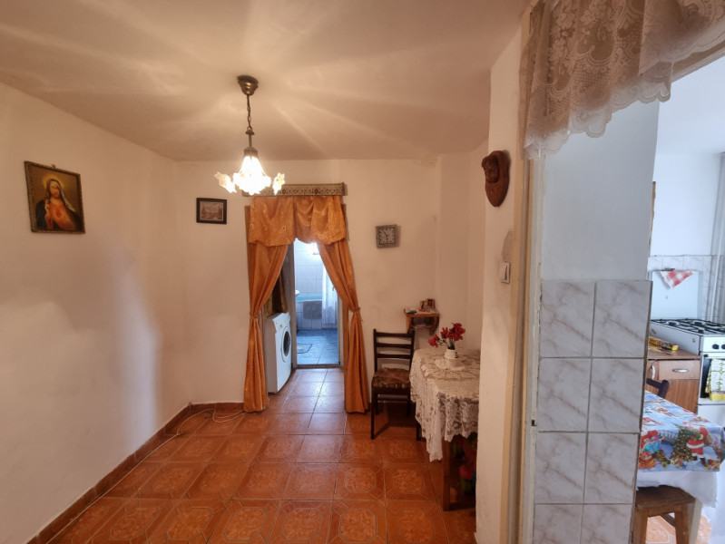 Podul cu Lanțuri- Zona Nord- 2 camere decomandate- etaj intermediar 