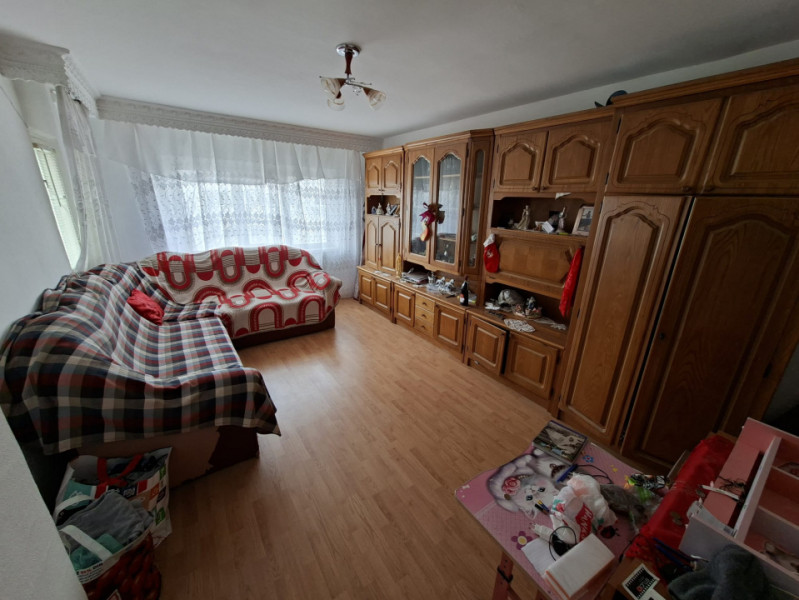 Apartament 2 camere decomandate, însorit, etaj intermediar/Zona Nord 