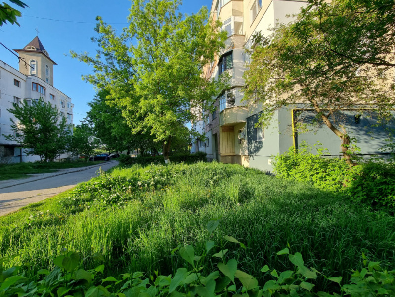 Apartament 2 camere decomandate, însorit, etaj intermediar/Zona Nord 
