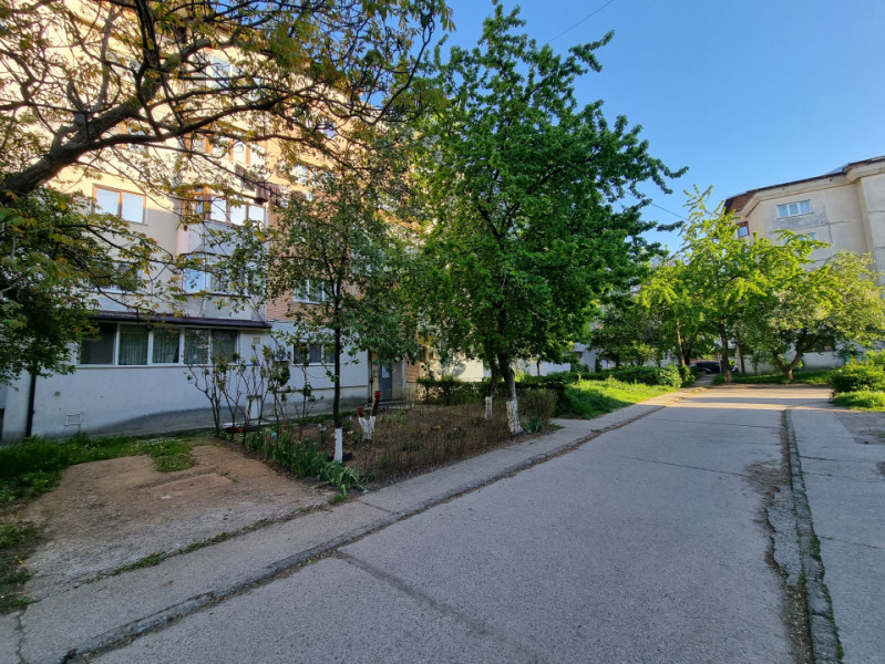 Apartament 2 camere decomandate, însorit, etaj intermediar/Zona Nord 