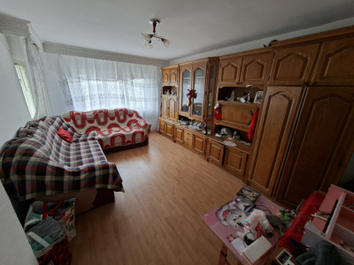 Podul cu Lanțuri- Zona Nord- 2 camere decomandate- etaj intermediar 