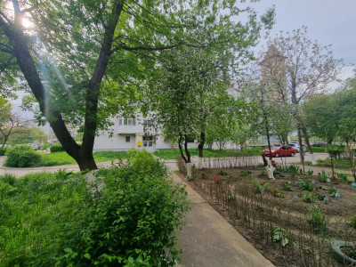 Podul cu Lanțuri- Zona Nord- 2 camere decomandate- etaj intermediar 