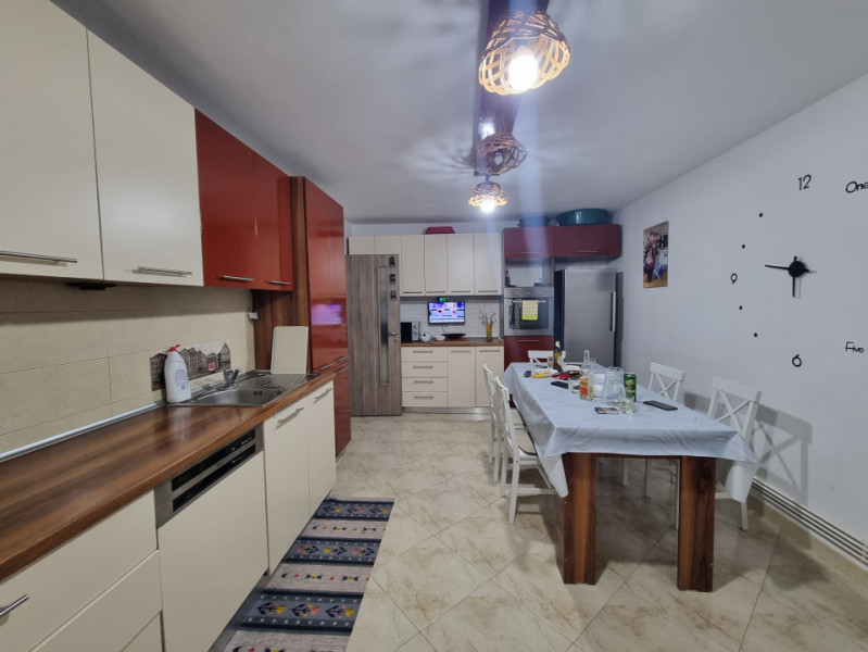 Arena Mall- 22 Decembrie- 3 camere decomandate la etajul 1, mobilat 