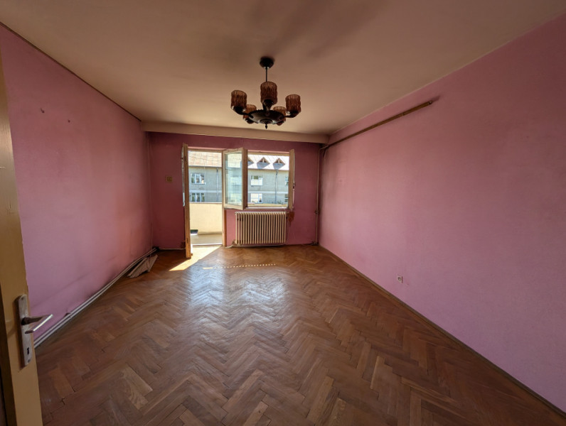 Apartament 4 camere în zonă centrală, pe Strada Armoniei 