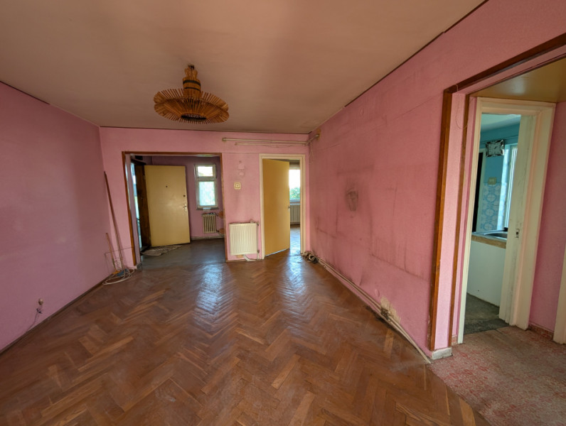 Apartament 4 camere în zonă centrală, pe Strada Armoniei 
