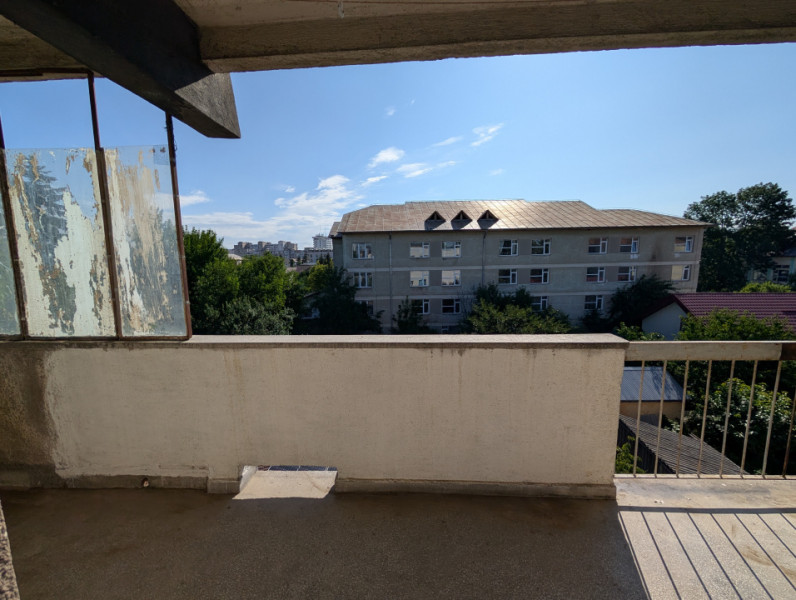 Apartament 4 camere în zonă centrală, pe Strada Armoniei 