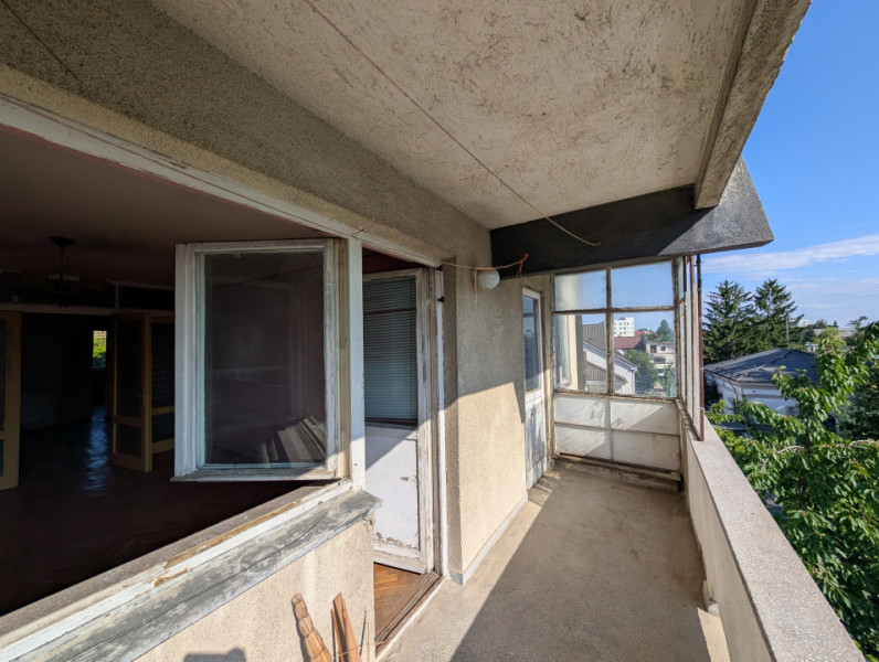 Apartament 4 camere în zonă centrală, pe Strada Armoniei 