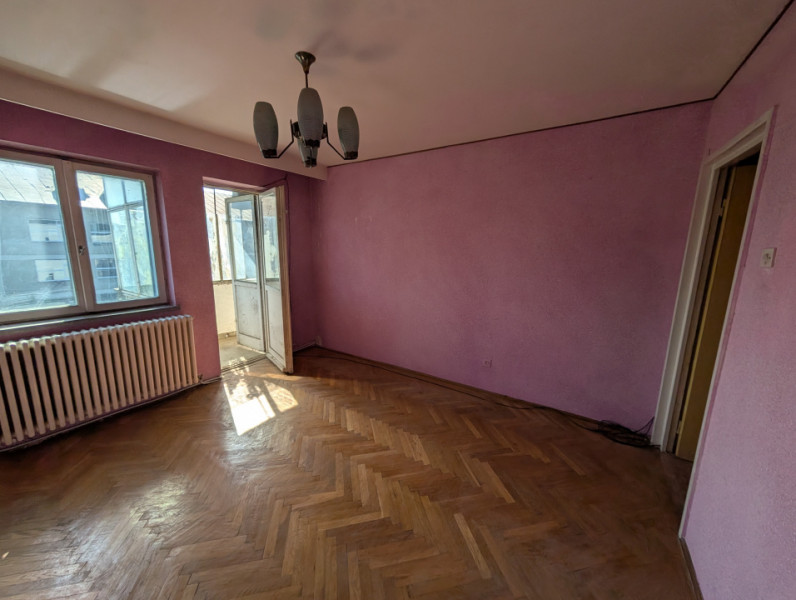 Apartament 4 camere în zonă centrală, pe Strada Armoniei 