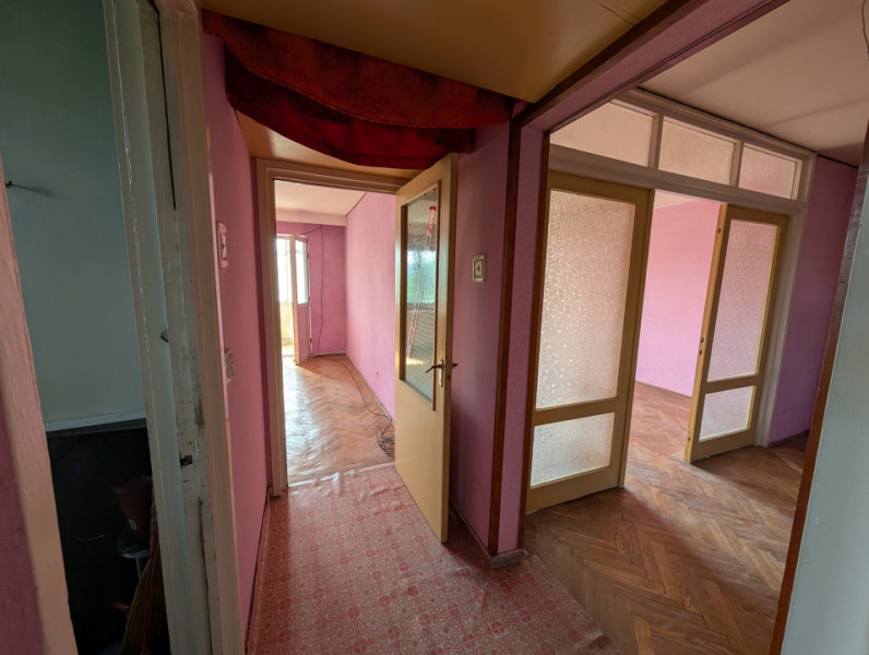 Apartament 4 camere în zonă centrală, pe Strada Armoniei 