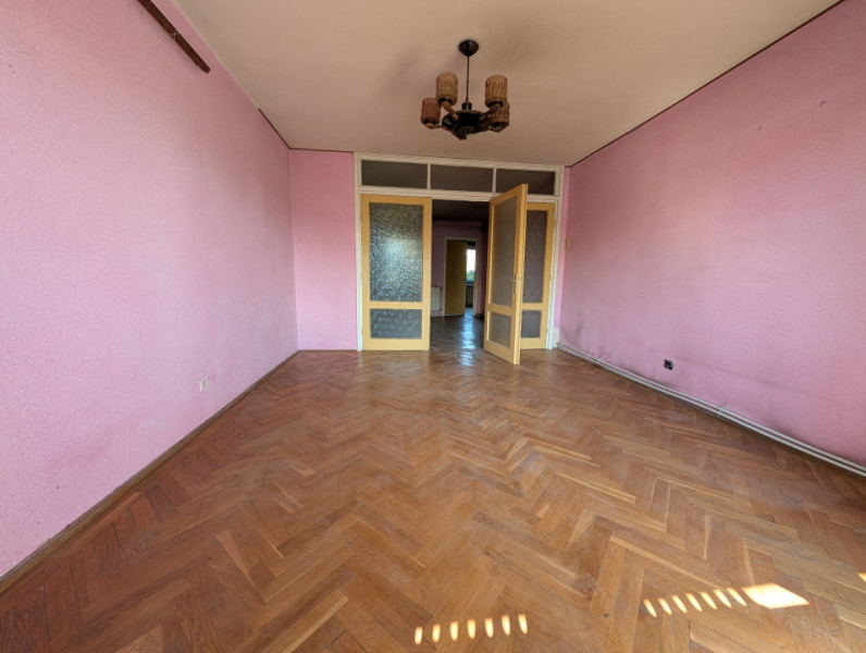 Apartament 4 camere în zonă centrală, pe Strada Armoniei 