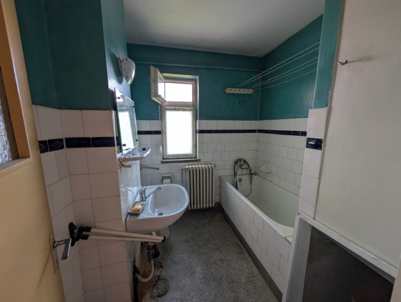 Apartament 4 camere în zonă centrală, pe Strada Armoniei 