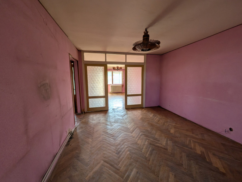 Apartament 4 camere în zonă centrală, pe Strada Armoniei 