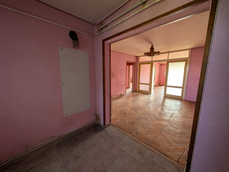 Apartament 4 camere în zonă centrală, pe Strada Armoniei 